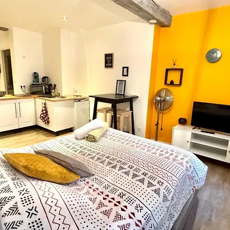 Beau studio centre ville Moulins  Extérieur photo